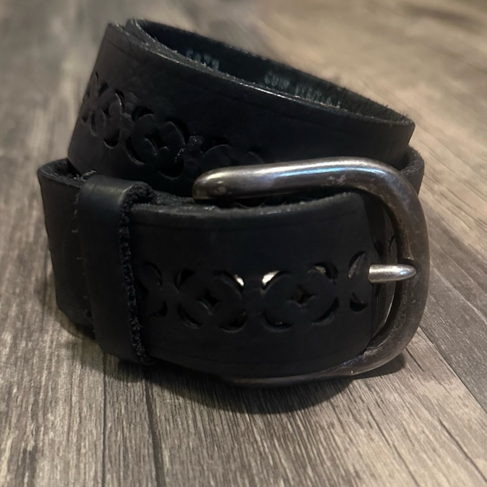 Vermillion black leather belt